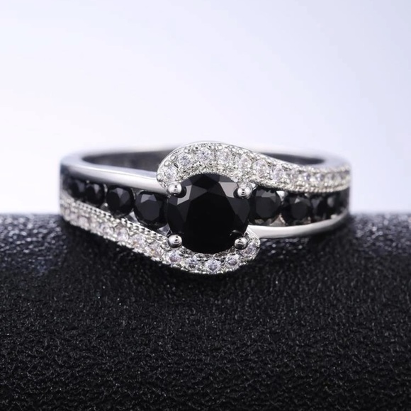 New Luxury Black White Sapphire Twisted Love Knot 925 Sterling Silver Ring - Picture 4 of 17